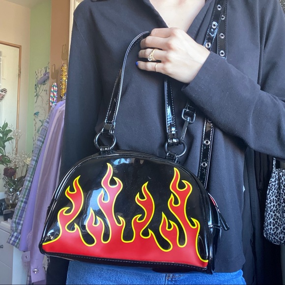 ✨SOLD✨ black purse with flames 🔥 - Picture 4 of 6